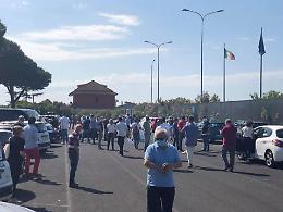 La protesta delle autoscuole: “Ridateci gli esami nelle nostre sedi”