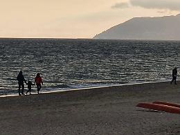 Avvio della stagione balneare, si teme un nuovo assalto alle spiagge
