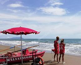 Lockdown e quarantene:  si torna al mare, ma non ci sono bagnini
