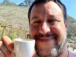 Salvini, il selfie a Sabaudia dopo la serata a San Felice