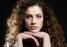 Tania Tuccinardi canta l'Inno d'Italia alla presenza di Mattarella