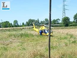 Incidente tra auto e moto a Tor Tre Ponti: sul posto l'eliambulanza