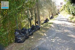 Raccolta dei rifiuti, troppi sacchi neri in giro per la città. Ora parla l'assessore