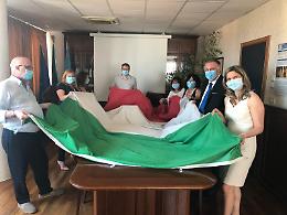 Coronavirus, il tricolore dei carabinieri in dono alla Asl di Latina