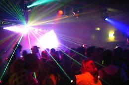 Fase 3, riaprono discoteche, sale giochi e bingo. Fissato l'orario di chiusura
