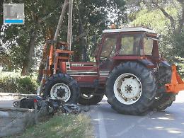Incidente stradale tra scooter e trattore: gravi un uomo e un bambino