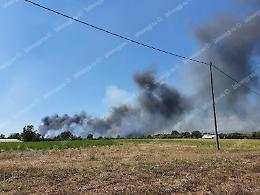 Vasto incendio tra Le Ferriere e Montello, soccorritori al lavoro