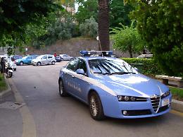 Botte in un negozio poi l'inseguimento: cercano di investirlo