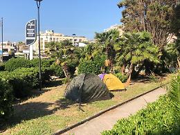 Campeggio abusivo a pochi passi dal centro