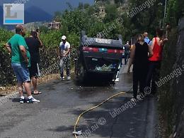 Si ribalta con la propria auto, paura per una donna di 75 anni