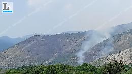 Fiamme su Valle Grande: l'incendio divora ettari di macchia mediterranea