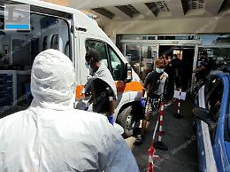 Santuario da liberare per i nuovi migranti: alcuni non ci stanno, scattano le manette