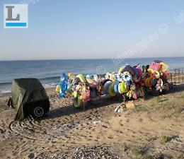 Raffica di sequestri in spiaggia: stretta sugli abusivi