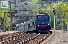 Incendio sui binari, treni sospesi da Roma verso Latina e Nettuno