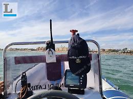 Si spezza la vela dell'imbarcazione, donna soccorsa in mare