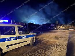 Incendio in via Valle Caia e il precedente di un anno fa: si indaga sui legami