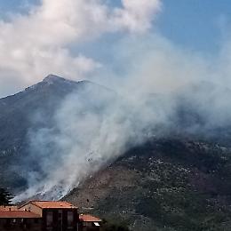 Ancora incendi sui Lepini: doppio rogo in contemporanea. Soccorsi in azione