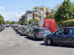 Coronavirus, turisti e residenti in coda per i tamponi