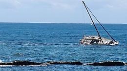 Barca a vela in avaria. Coppia soccorsa