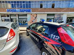 Incursione notturna dei ladri nel negozio Acqua&Sapone