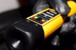 Alla guida in stato di ebbrezza e con la patente ritirata: denunciato