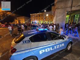 Lite e spintoni tra ragazzine in piazza per il fidanzato conteso