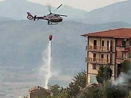 Incendio a ridosso delle case, gli accertamenti per risalire alle cause