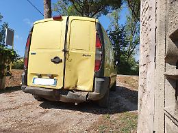 Urto tra furgone e scooter, un ferito grave