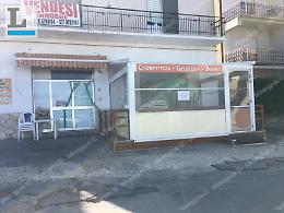 Ruba in una gelateria, ma dimentica le sigarette e l'accendino