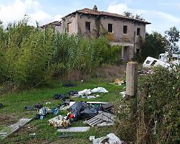 Ex Scuola Trossi, un pezzo di storia seppellito tra i rifiuti