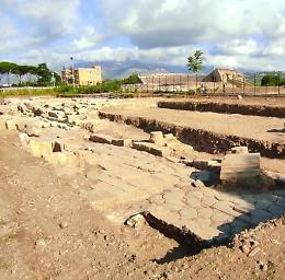 Dagli scavi emerge  un altro tratto dell'Appia Antica