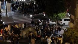 Assembramenti e rissa in piazza, fratello e sorella finiscono in ospedale