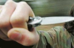 Banditi in azione in pieno giorno per la rapina a mano armata
