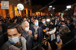 In piazza contro il Dpcm, Coletta ai manifestanti: "Chiesti risarcimenti immediati"