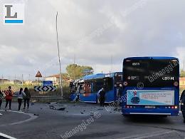 Scontro tra autobus Cotral sulla Pontina, due feriti in codice rosso
