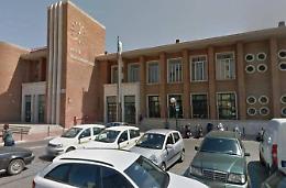 Picchiata da quattro zingare in fila alle Poste