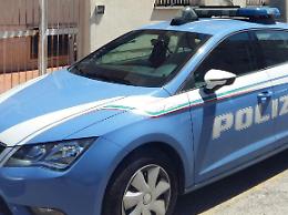 Entra in un  bar armato di coltello e si impossessa di alcune birre. Arrestato