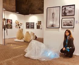 Sdraiarsi all'interno di una placenta, l'opera di Ilaria Pisciottani di Aprilia