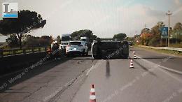 Sbanda per evitare un paraurti in strada, si scontra con un'auto e si ribalta con la sua vettura