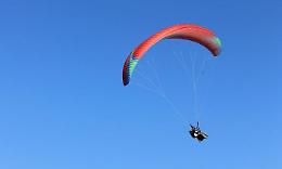 Cade al suolo  sul Monte Moneta col parapendio, illeso un 27enne