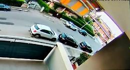 Latina, furto d'auto in diretta: appello social della vittima
