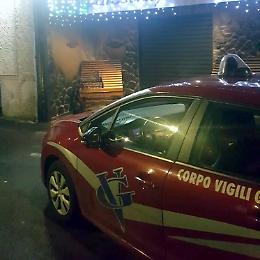 Negozio in fiamme, l'ombra del dolo