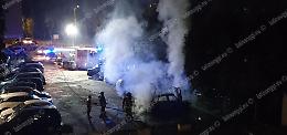 Latina, auto in fiamme nel quartiere Q4. Il rogo domato dai vigili del fuoco