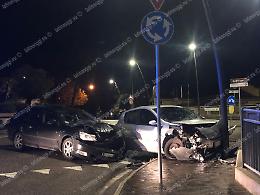 Incidente alla rotatoria, automobilista ferito a Le Ferriere