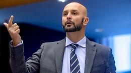 L'Europa  sanziona l'Italia  per le concessioni balneari: ira Procaccini