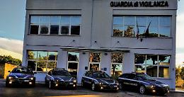 Auto della Guardia di vigilanza simili a quelle delle forze dell'ordine: denunciato
