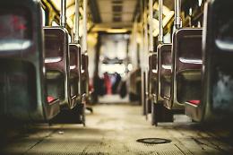 Baby vandali e bulli sul bus: individuati sei giovani, uno solo è maggiorenne