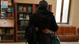 Violenze e denunce, poi l'abbraccio in tribunale: l'amore vince in udienza