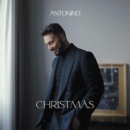 "Christmas", il primo album di canzoni natalizie di Antonino