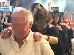 Il trenino che imbarazza il consigliere: la gaffe viaggia sui social